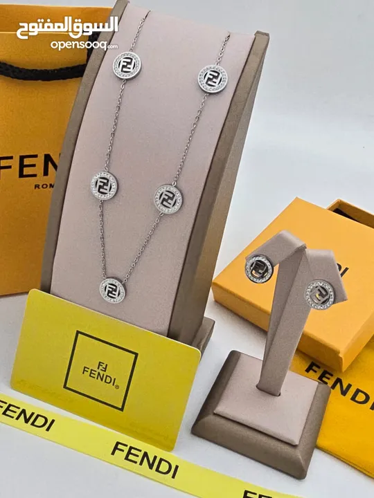 اكسسوار سلسال مع الحلق ماركات لويس فيتون وكارتير وديور وفالنتينو جميع الباراندات ماستر كوالتي