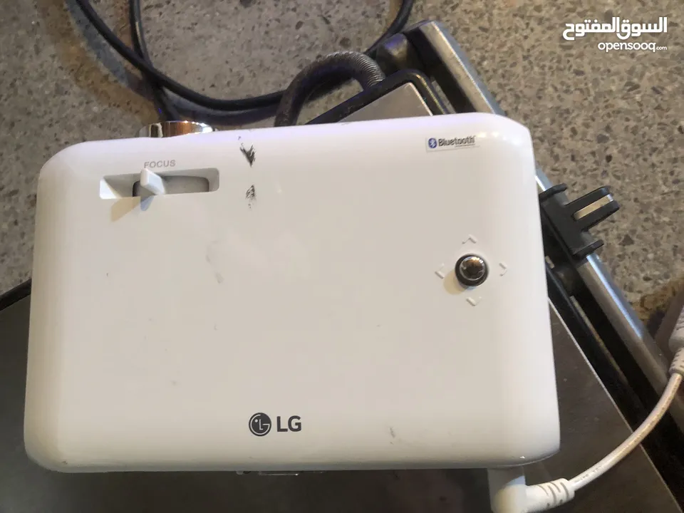 جهاز بث الفيديو بروجيكتر  الغني عن التعريف LG