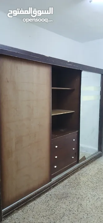 خزانة كبيرة أبواب سحب