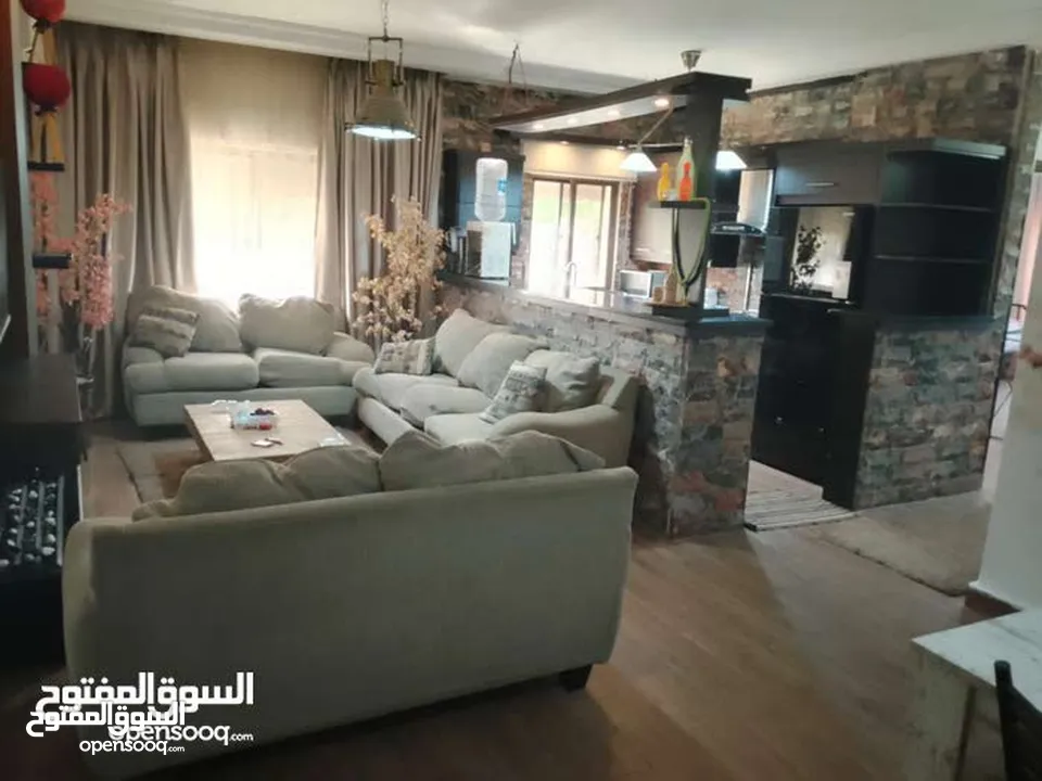 شقة مفروشة فاخرة للايجار الشهري او السنوي موقع مميز اثاث فخم قريبة تبعد 500 م3 عن بوليفارد العبدلي