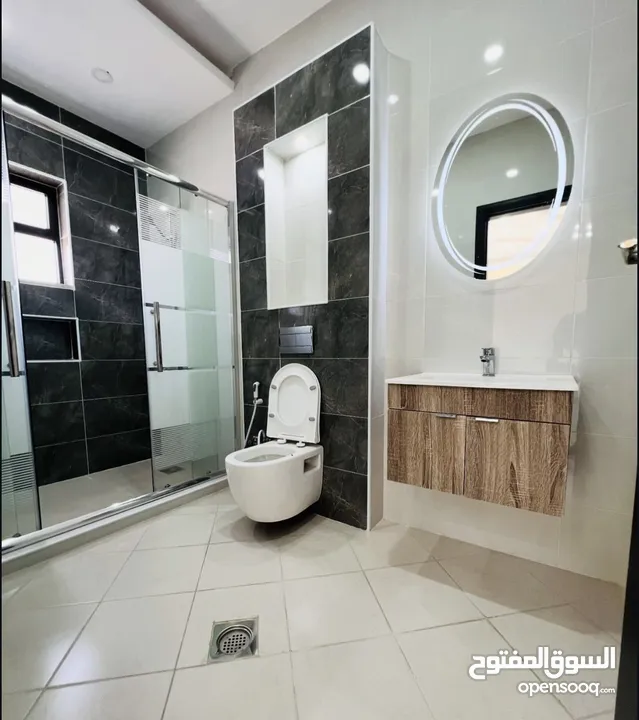 شقة جديدة للبيع ب حي المنصور طابق ثاني 170 متر مطله على شارع ياجوز وشارع الأردن راكب مطبخ ومكيفات