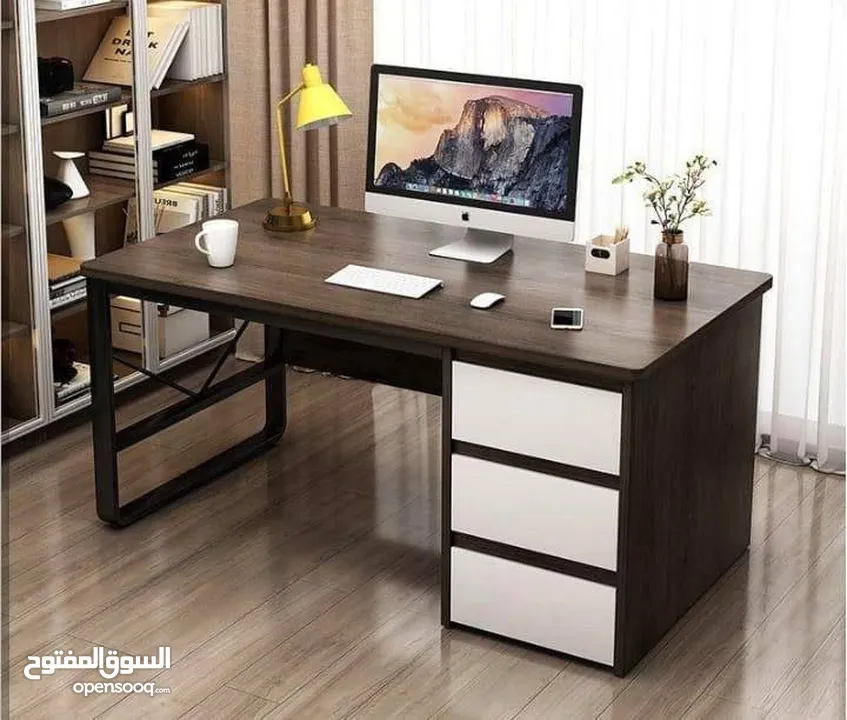 مكتب فاخر بتصميم عصري أنيق    سطح خشبي متين بلون داكن فاخر يعطي لمسة فخامة  هيكل معدني