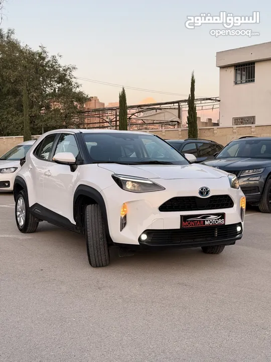 تويوتا ياريس كروس ترخيص 2022 محرك 1500 هايبرد جير أوتوماتيك 172 حصان