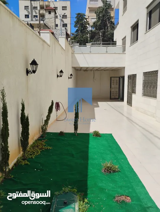 شقة فاخرة للبيع في الجاردنز  - خلف الدستور 155م مع ترسات 150م تشطيب سوبر ديلوكس لم تسكن