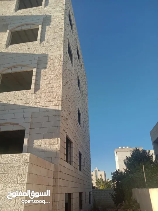 بيت عضم للبيع مكون من اربع طوابق و تسوية