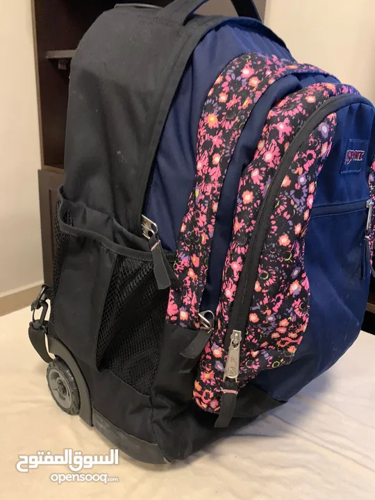 حقيبه مدرسيه jansport  اصلية بسعر خيالي