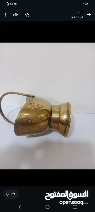 وعاء تقليدي مصنوع يدويا يستخدم لحمل الفحم أو الحطب مزخرف برسومات أنتيك قديم جدا لون ذهبي