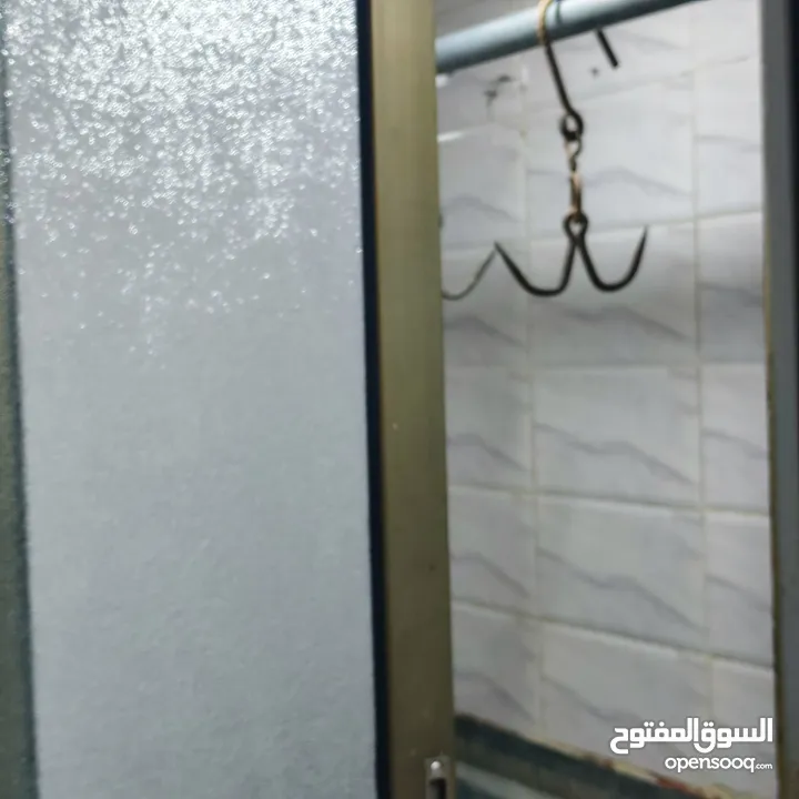 ملحمه مع مطعم في ارقا أماكن سوف منطقه سياحيه بالقرب من مستشفى هيا العسكري المكان مقططض بالمقتربين