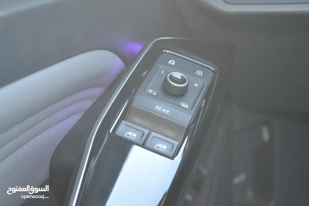 VOLKSWAGEN ID.4 CROZZ  PRO BIANO BLACK  2023 لون لؤلؤي فحص كامل