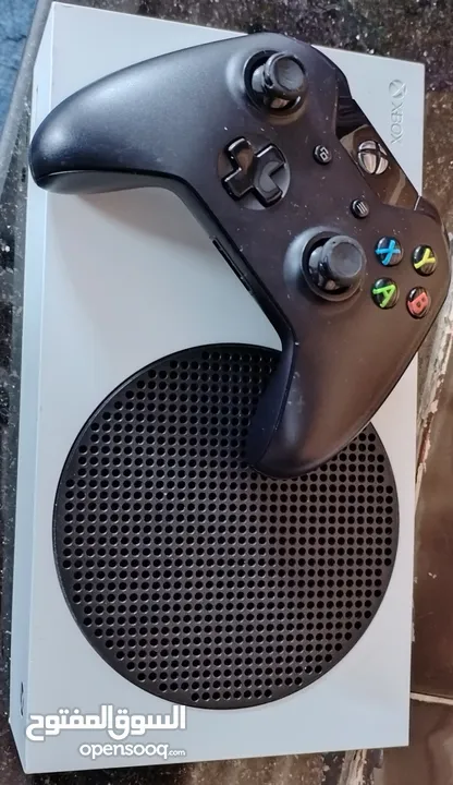 Xbox Series S و PS4 Slim للبيع بحالة ممتازة