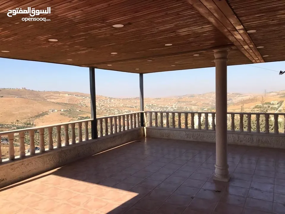 فيلا 3 طوابق بإطلالة مميزة جدا في أجمل مناطق أبو نصير 