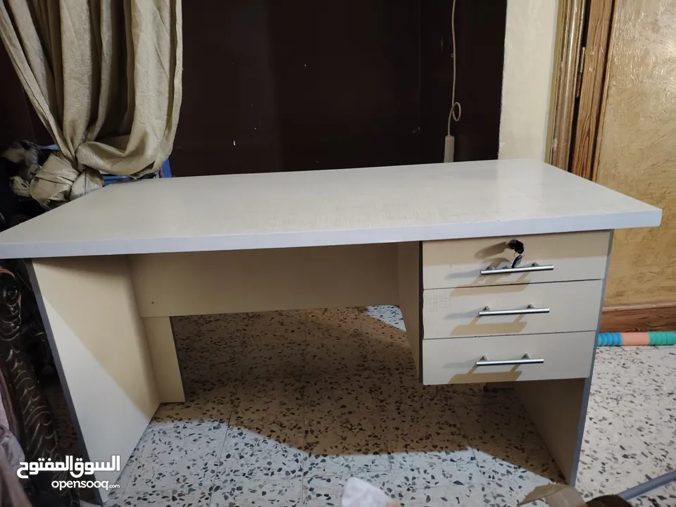 طاوله مكتبيه شبه جديد