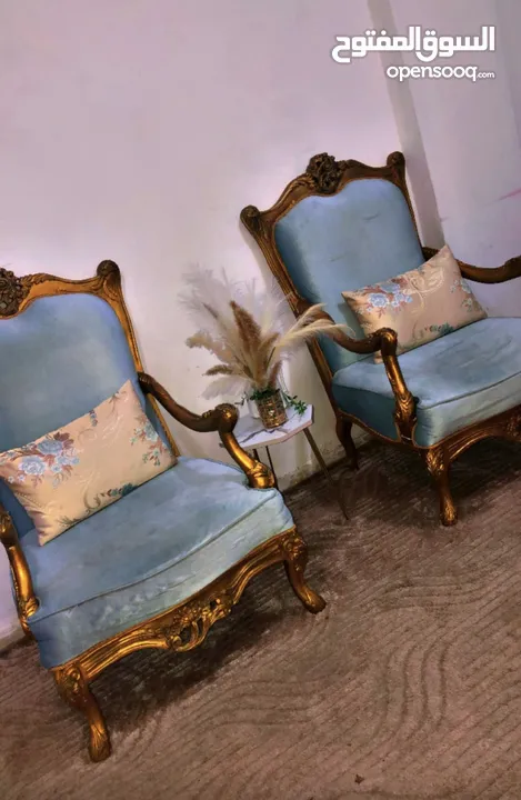 طقم كنب فاخر بحالة ممتازة