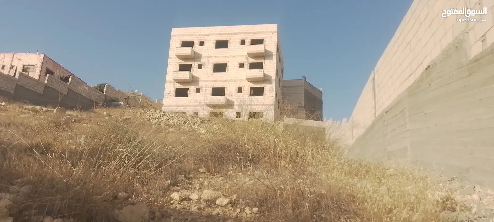 عماره سكنيه في صالحية العابد مكونه من أربع طوابق  وكراج وبئر ماء 60 متر وكوشان مستقل جميع الخدمات