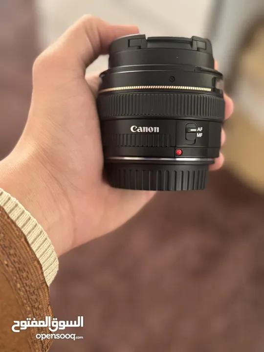 عدسة كانون 50mm f/1.4