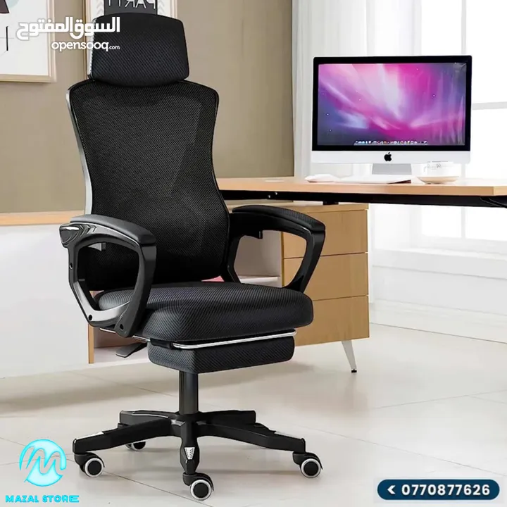 كرسي مكتب بتصميم مريح وعصري يتمتع بدرجة عالية من الراحة للجلوس لفترة طويلة ويقلل من الألم.