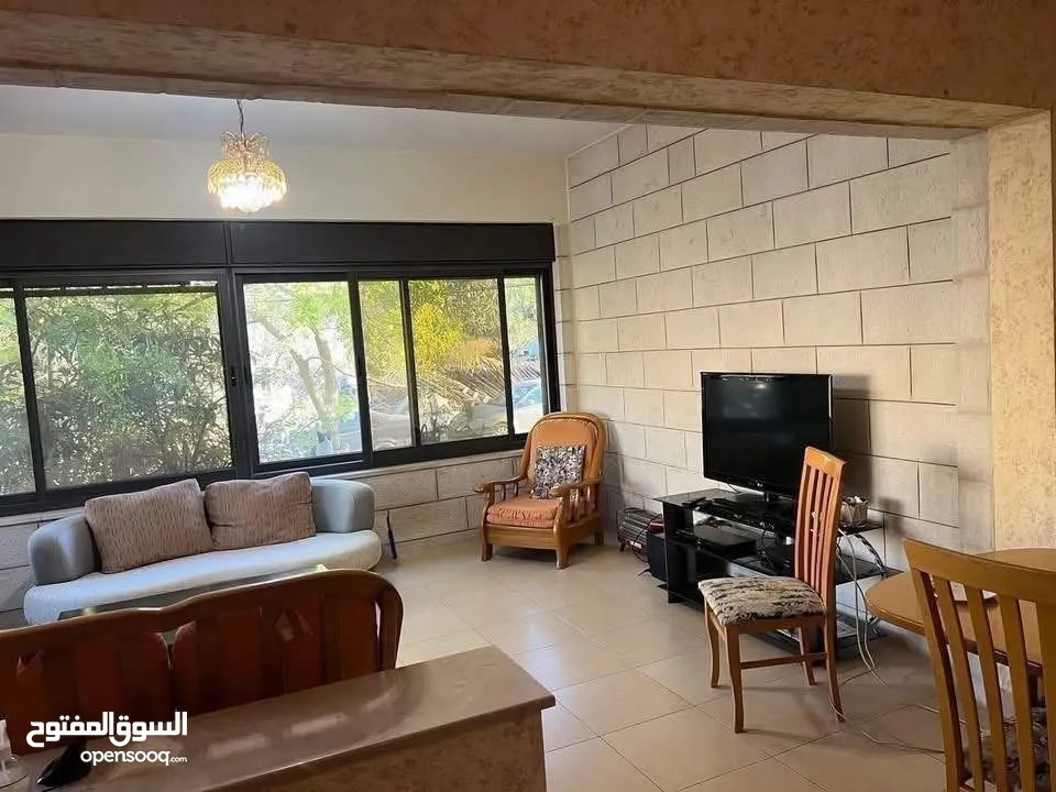 شقه مفروشه للايجار في رام الله التحتا قرب فرن البيت القديم  لموظفات فقط