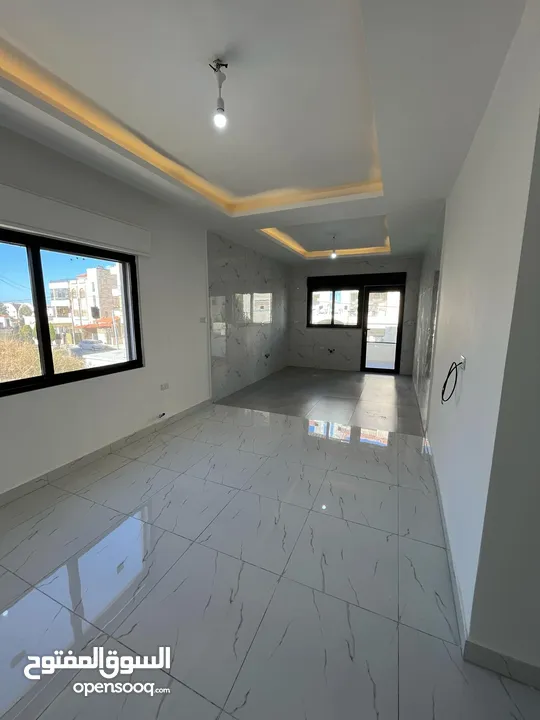 شقة مميزه في ضاحية الياسمين بتشطيب مميز