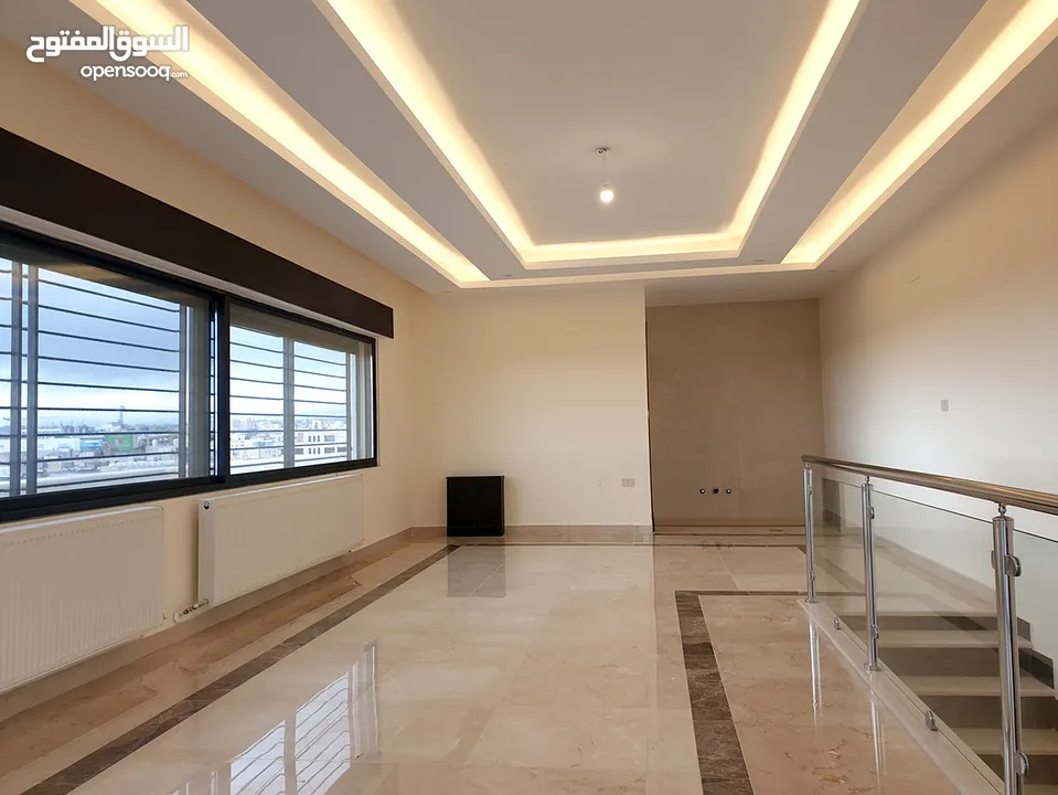 شقة 550م مع رووف طابقية مطلة للبيع في ضاحية الامير راشد