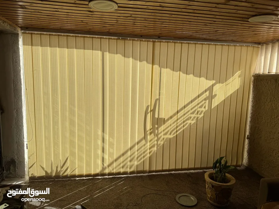 تفصيل وتركيب ستائر لنن تركية بموديلات جديدة  وجميع انواع الستائر (زيبرا رول عامودي و معدنية)