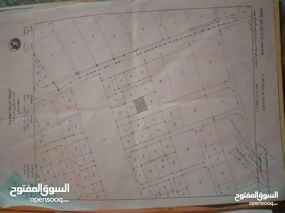 بسم الله الرحمن الرحيم  ارض للبيع بسعر حرق مميز جداً  ارض للبيع من (المالك مباشرة ) المساحة :(917متر