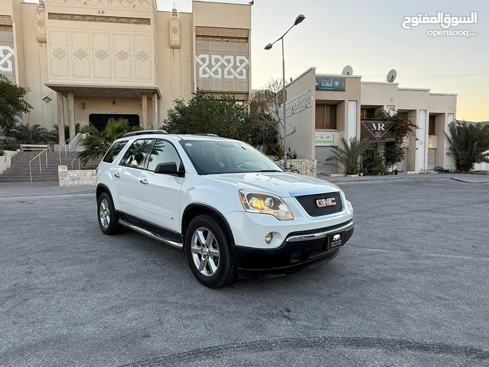 GMC Acadia First owner Model: 2009 Mileage: 80,000 km