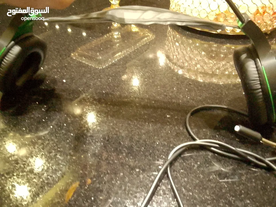 سماعة بحالة الجديد استعمال بسيط مع إضاءة و مايك ممتاز السعر غير قابل للتفاوض أبدًا
