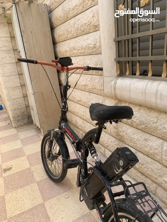 بسكليت كهربا عليها صنبرصات أمامي ووسط