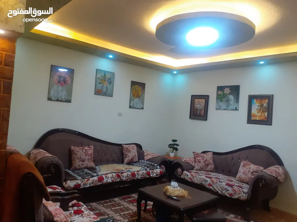 شقة طابقية للبيع السلط البحيرة
