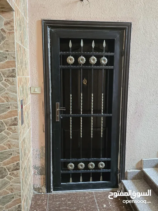 باب حديد خارجي