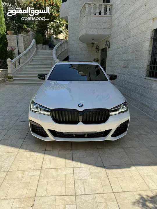 الحبه المميزه بلون الأبيض اللؤلؤي المميز للبيع على(الكاش فقط) Bmw 530e 2022 M