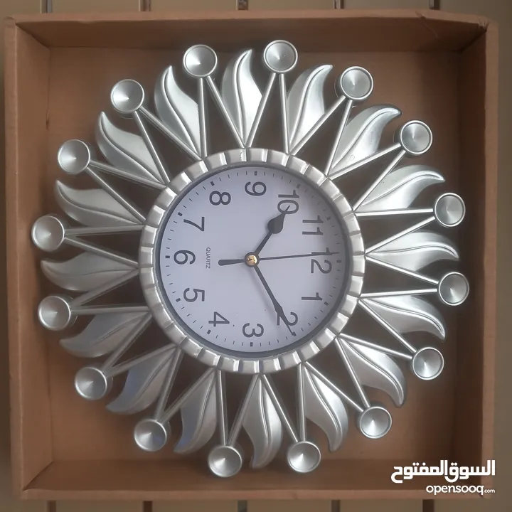 ساعات حائط للبيع