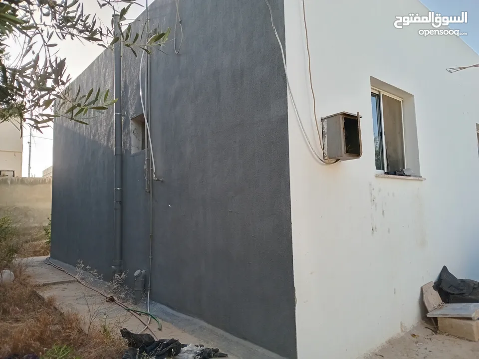 بيت للبيع مكون ثلاث غرف وحمام ومطبخ وبرنده وحوش كراج سياره