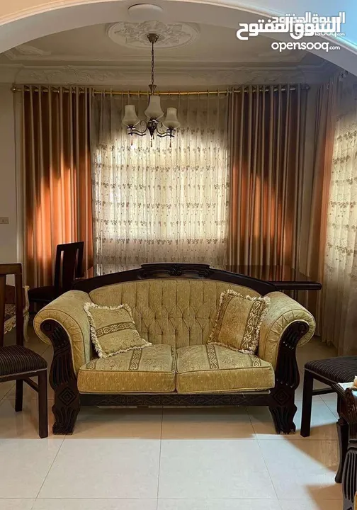 طقم كنب مستعمل للبيع 9 قطع في اربد