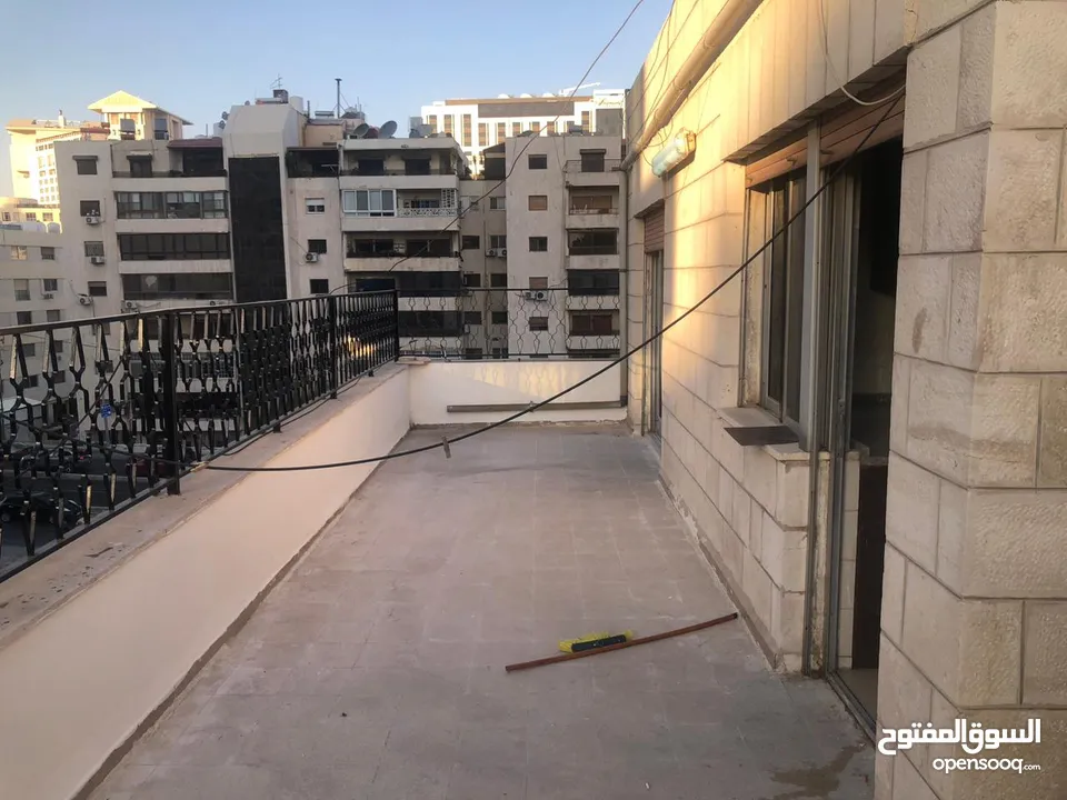 رووف 222 متر مربع في عبدون الشمالي للبيع بسعر مغري