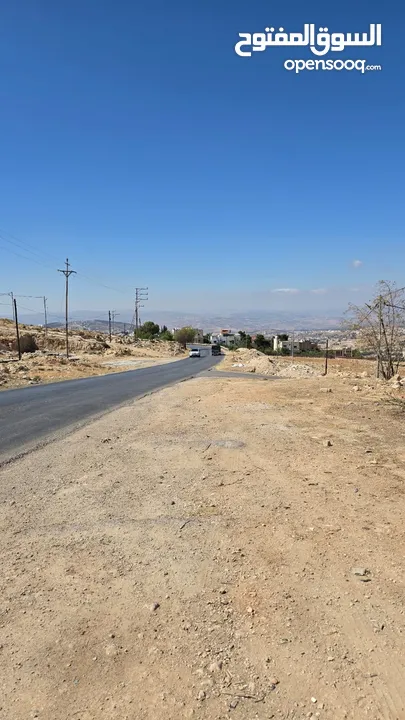 1 دونم على طريق اربد جرش القديم مباشره بعد مبنى المحافظه على اليسار