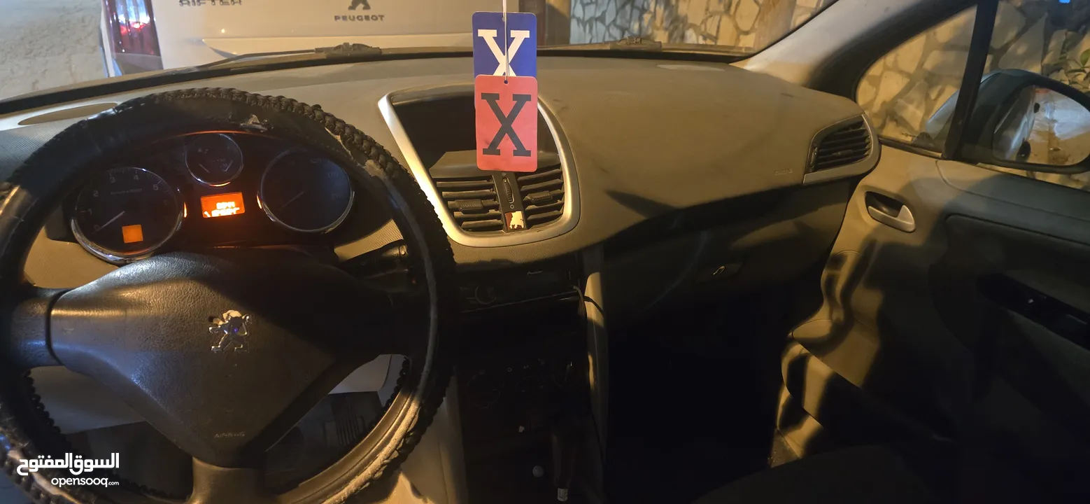 بيجو 207 / لون فضي/ بنزين