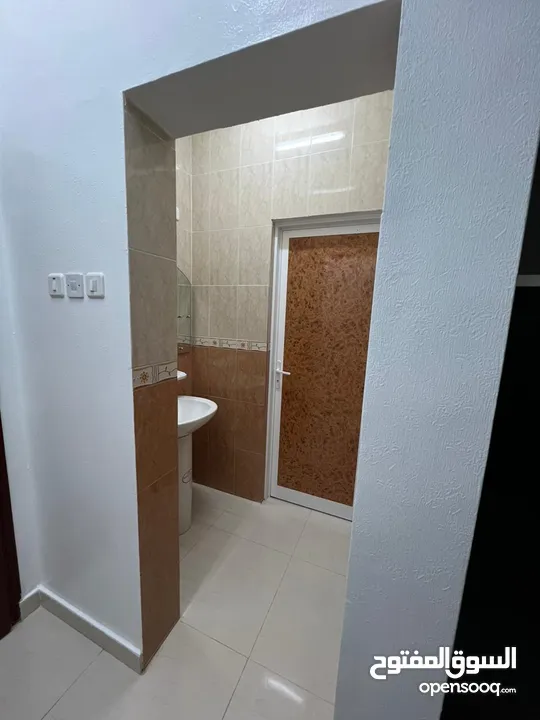 للإيجار منزل طابق واحد بنزوى غاف الشيخ منطقة جامع الحق 5 غرف مع المرافق  house for rent