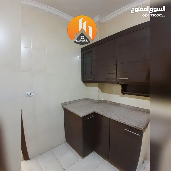 شقة طابق اول مع بلكونة ومصعد للإيجار في افضل وارقى المواقع في ضاحية الاقصى واسعة