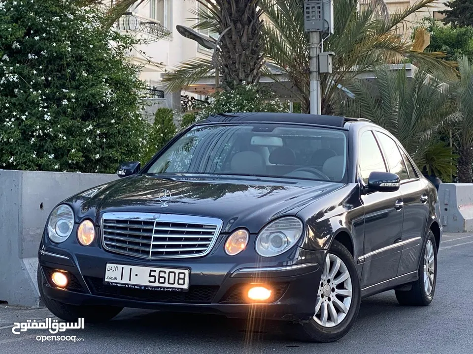 مرسيدس 2009 E200 بانوراما   استخدام شخصي  فل كامل وفحص كامل   وعداد قليل ((100 الف كم فقط