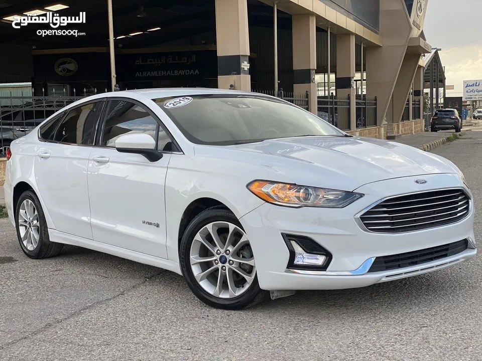 Ford fusion Hybrid 2019 SE (Clean title)