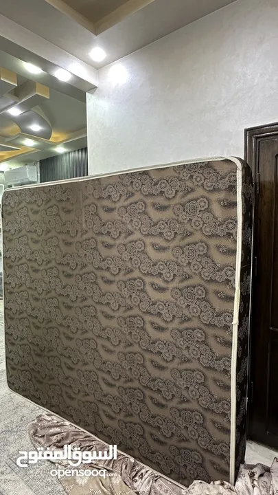 فرشة إسفنج للبيع