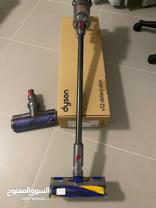 Dyson V12 with box and warranty