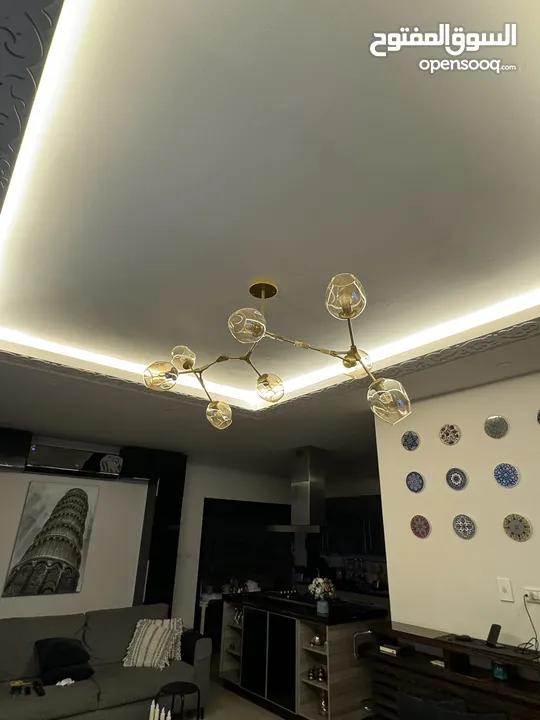ثريا مودرن ذهبية بثمان رؤوس زجاج – من محل MECASA Khalda