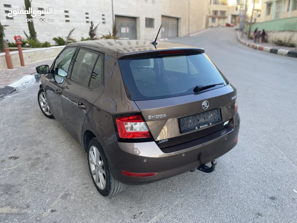 سكودا فابيا اوتومااتيك .. داخلية مميزة لون بيج بسعر مميز فقط 67 الف شيكل ..