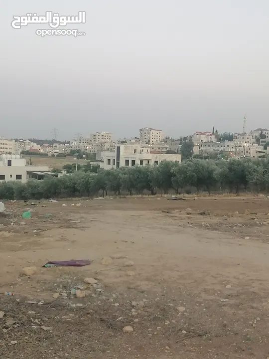 عده قطع قرب شارع المطار اليادوده