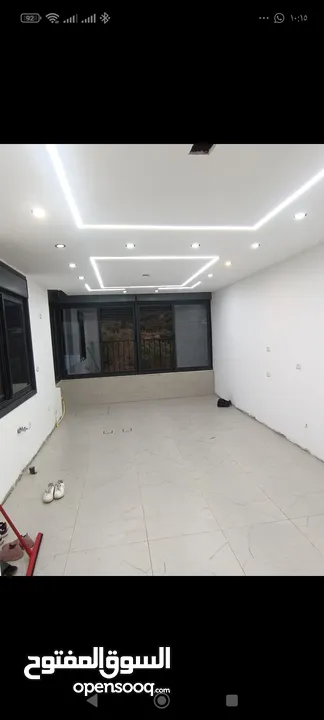 بيت جديد غير مسكون مكون من ثلاث طوابق في المزرعه الغربيه بالقرب من شركة النزيه للبلاط