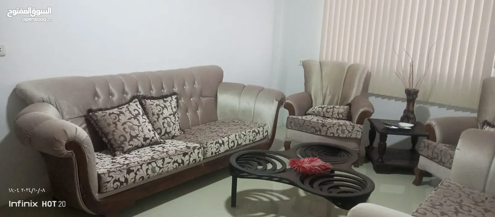 للبيع كورنر مع كنب