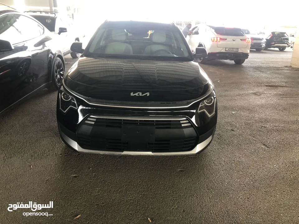 كيا نيرو موديل 2023 لون اسود هايبرد