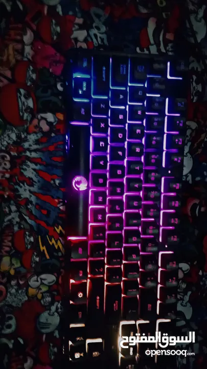 "عيش تجربة اللعب الكاملة مع كيبورد RGB بإضاءة متغيرة وتحكم كامل"